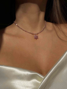 Choker aus rosafarbenem Quarz mit Blumenanhänger 5608.