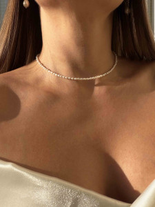 Choker aus kleinen Perlen mit goldener Hardware 5350