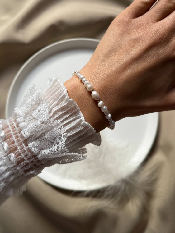 Armband aus zufällig angeordneten Perlen 5290