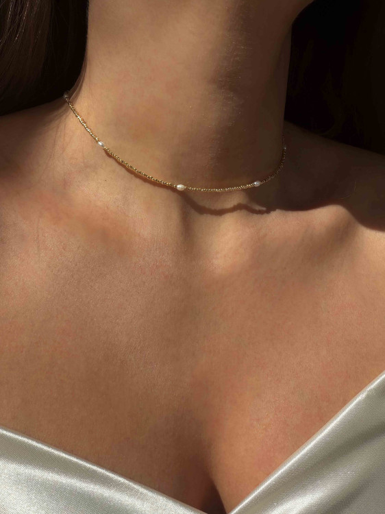 Choker aus japanischen Perlen und Perlen in Goldfarbe 5685
