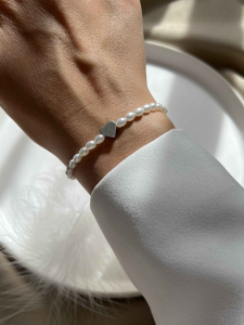 Armband aus natürlichen Perlen mit Herz 5177