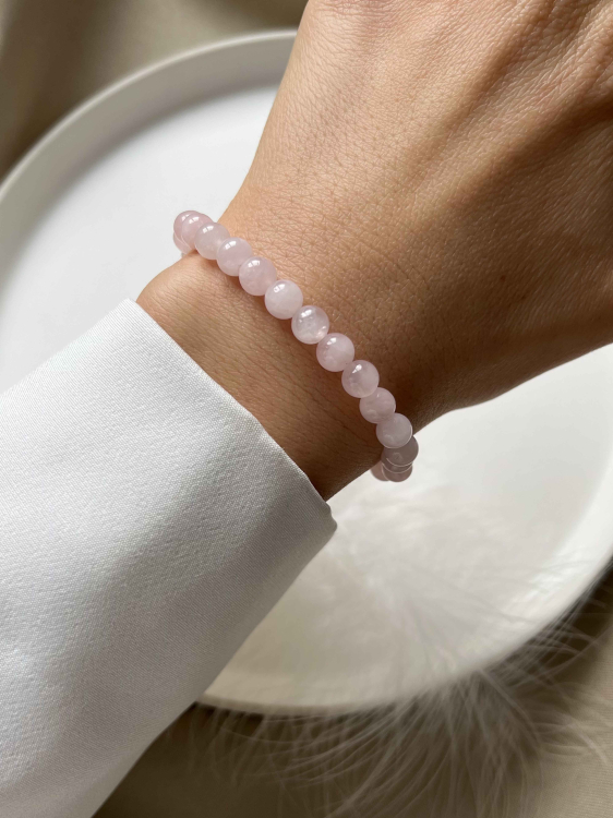Bracelet made of small rose quartz beads 5179