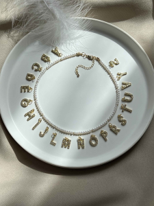 Pearl choker with letter 5564