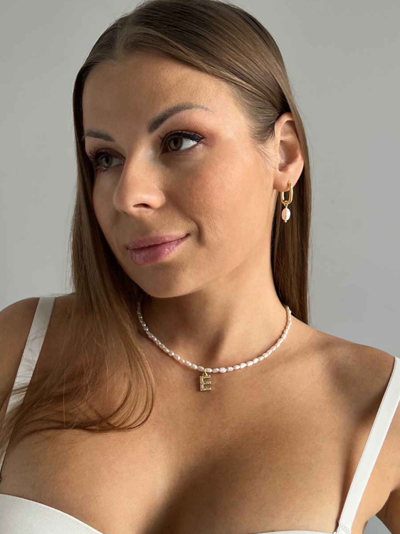 Choker with the letter E (5374)