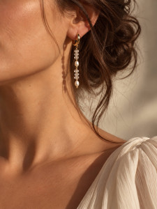 Shimmering earrings with pearls and crystals 5696