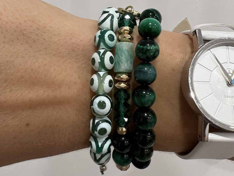 Set von Armbändern aus natürlichen Steinen D4972