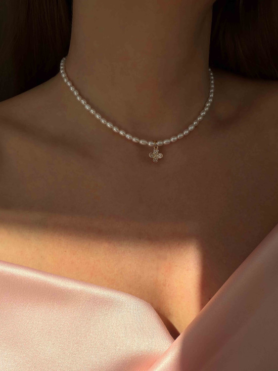 Perlen-Choker mit Blumenanhänger 4941