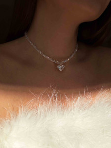Weiß glänzender Choker mit Herz 5321.