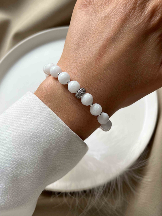 White bracelet 4752