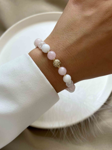 Delicate bracelet with rose quartz and jade stones 5508.