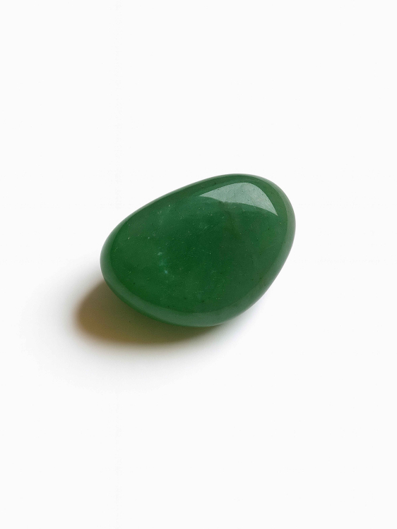Green nephrite cabochon 5597