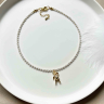 Choker mit Bärenanhänger aus natürlichen Steinen in Weiß D4887