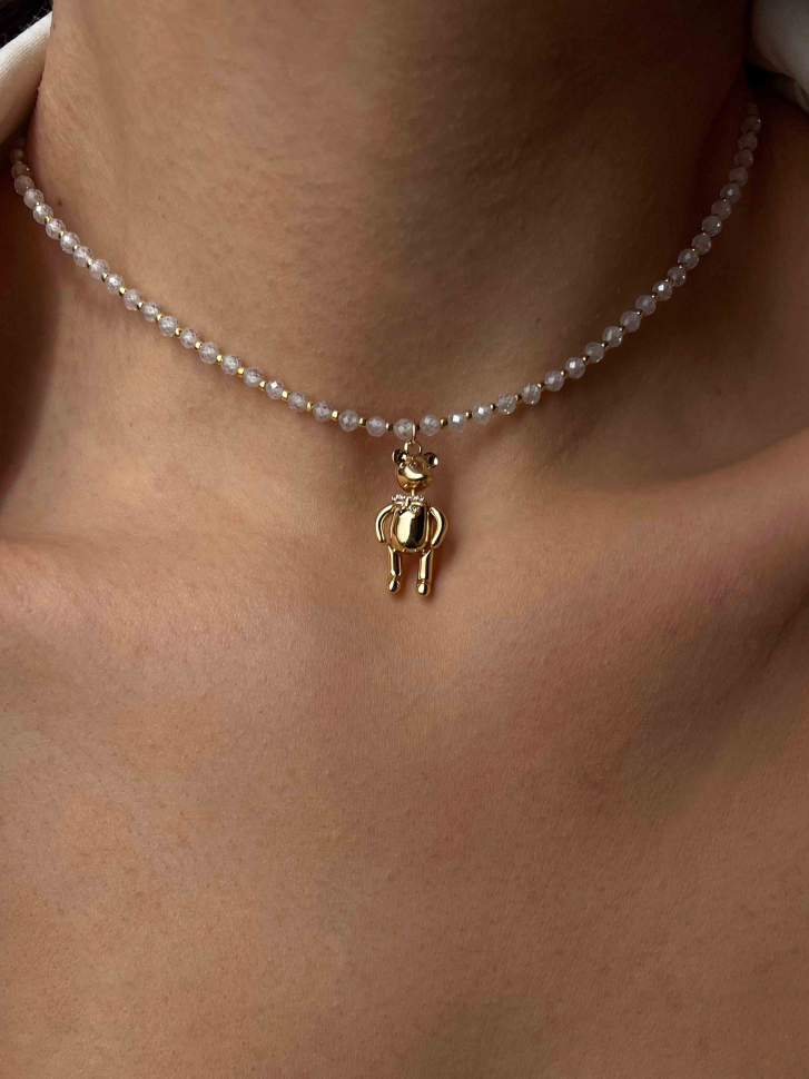 Choker mit Bärenanhänger aus natürlichen Steinen in Weiß D4887